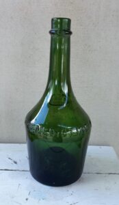 Žalio stiklo butelis "BENEDICTINE"