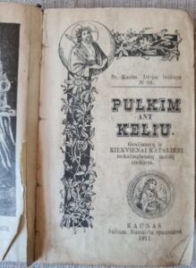 Maldaknygė "Pulkim ant kelių"